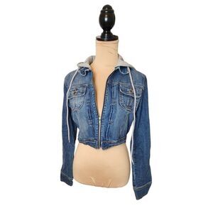 Urban Behavior Women's Hooded Denim Cropped Jacket in a Medium